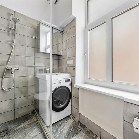 Spacious And Bright Lukiskiu Square Апартаменты Вильнюс